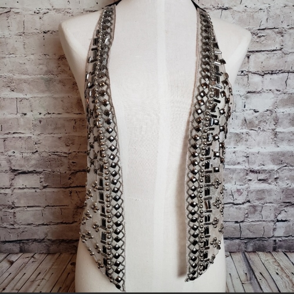 Buckle vest